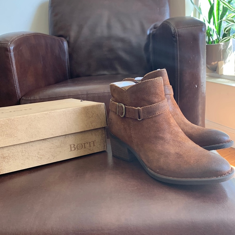 Women’s Born booties. Size 8